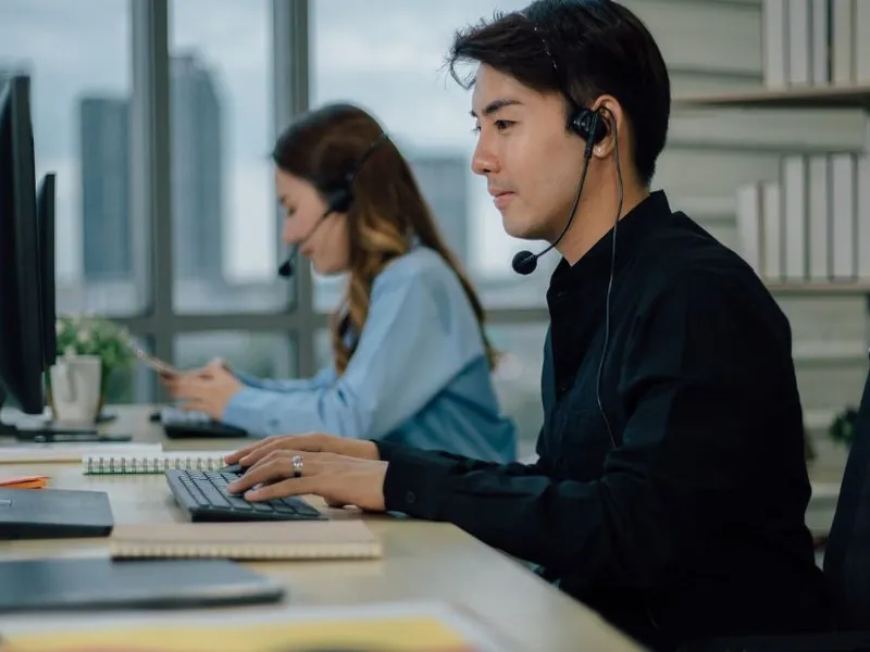 Hình ảnh tổng hợp các yếu tố về bảo mật, hỗ trợ khách hàng và giải thưởng của J9bet, thể hiện độ tin cậy của nền tảng